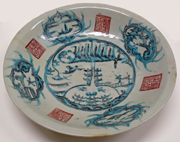 China%2C%20Fujian%20province%2C%20%3Cb%3E%3Ci%3E%20Large%20plate%20with%20landscape%20scenes%20and%20seal%20script%20inscription%2C%20%22Jade%20Hall%20filled%20with%20nobility%20and%20wealth%22%3C%2Fi%3E%3C%2Fb%3E%2C%20late%2016th%2F17th%20century%2C%20porcelain%20with%20overglaze%20enamel%20painting%2C%20Gift%20of%20Virginia%20Nelson%2C%20no%20known%20copyright%20restrictions%2C%2092.204